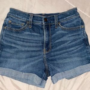 Hollister High-Rise Shorts 3" Size 1